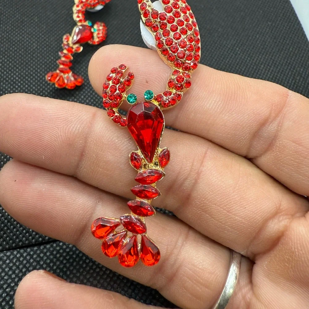 NWT Elegant Red Lobster Crawfish Rhinestone Dangle Earrings - Picture 4 of 5